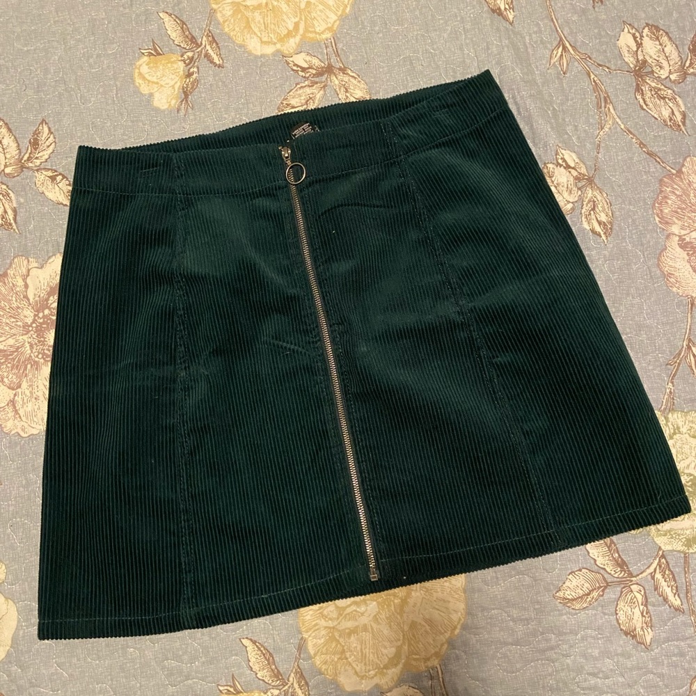 NWOT Green ribbed mini skirt